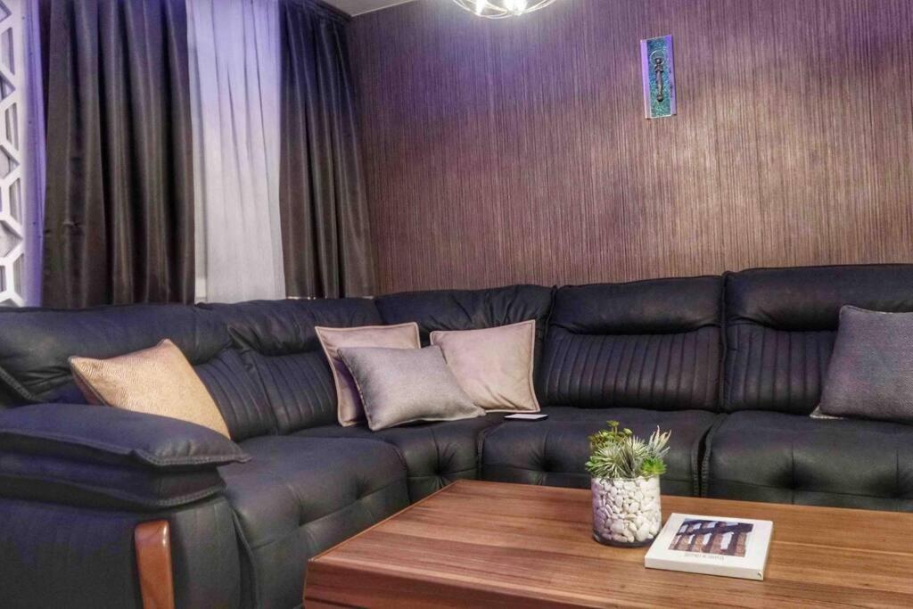 New Luxury 3-Bedroom Apartment Segovia Exterior foto